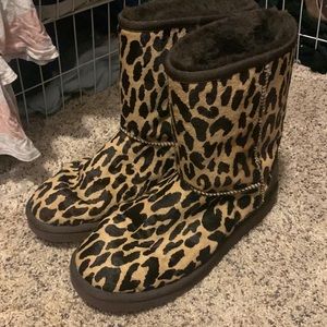 UGG leopard boots short pre owned size 8